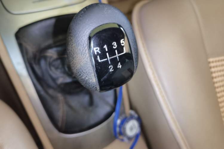 Used Buick Excelle 2013 1.5L Manual Classic Model Gear Lever