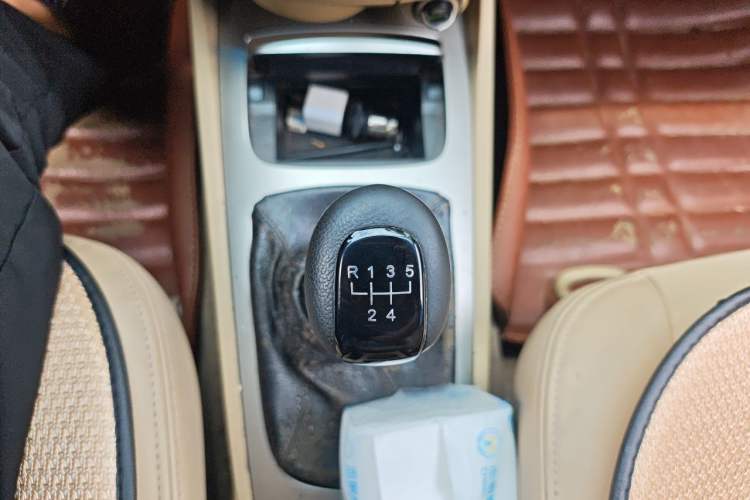 Used Buick Excelle 2013 1.5L Manual Classic Model Gear Lever