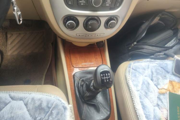 Used Buick Excelle 2013 1.5L Manual Luxury Model Gear Lever