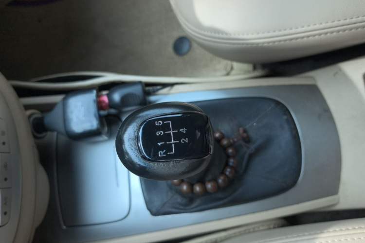 Used Buick Excelle 2013 1.5L Manual Classic Model Gear Lever