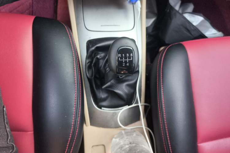 Used Buick Excelle 2013 1.5L Manual Classic Model Gear Lever