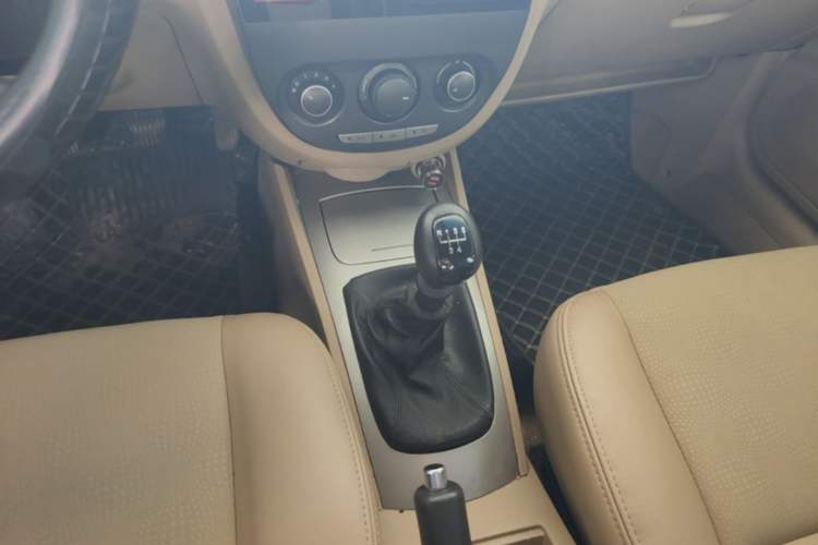 Used Buick Excelle 2013 1.5L Manual Classic Model Gear Lever