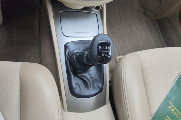 Used Buick Excelle 2013 1.5L Manual Classic Model Gear Lever