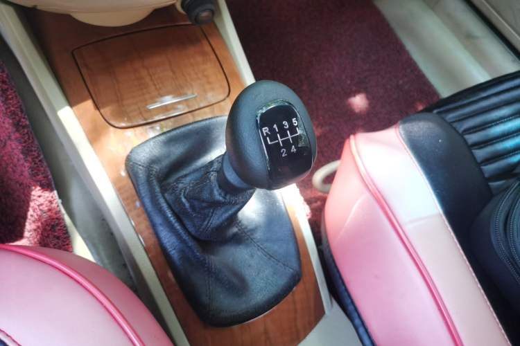 Used Buick Excelle 2013 1.5L Manual Luxury Model Gear Lever