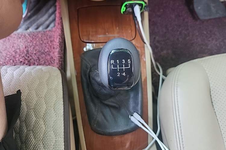 Used Buick Excelle 2013 1.5L Manual Luxury Model Gear Lever
