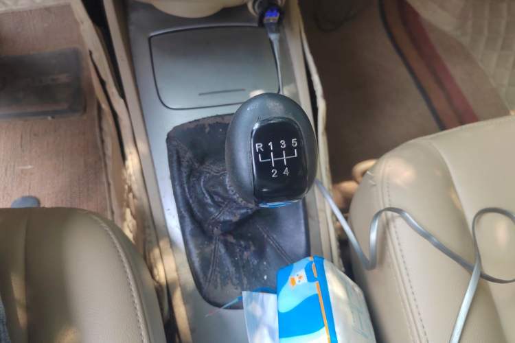 Used Buick Excelle 2013 1.5L Manual Classic Model Gear Lever