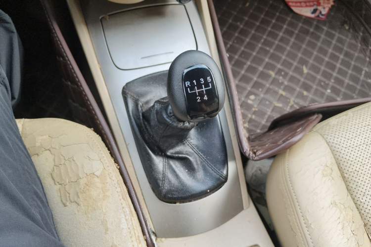 Used Buick Excelle 2013 1.5L Manual Classic Model Gear Lever