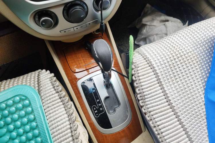 Used Buick Excelle 2013 1.5L Automatic Luxury Model Gear Lever