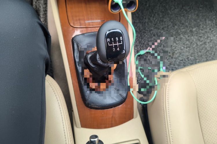 Used Buick Excelle 2013 1.5L Manual Luxury Model Gear Lever