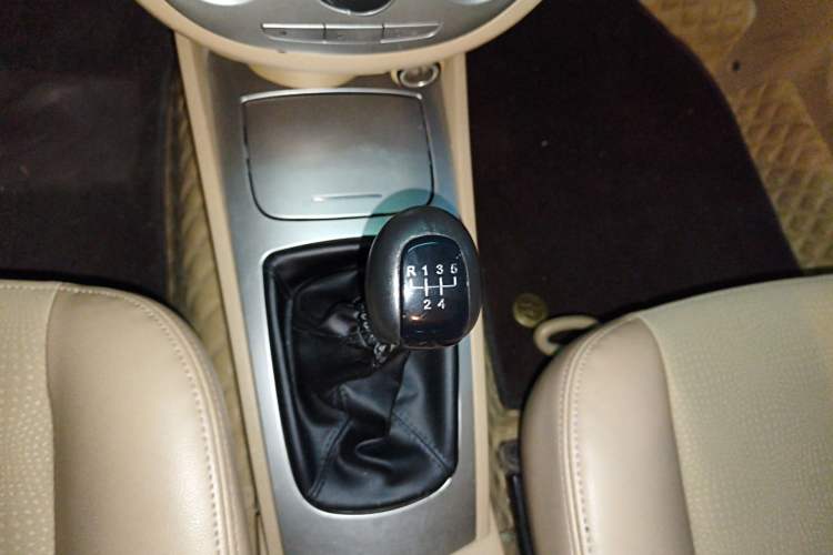Used Buick Excelle 2013 1.5L Manual Classic Model Gear Lever