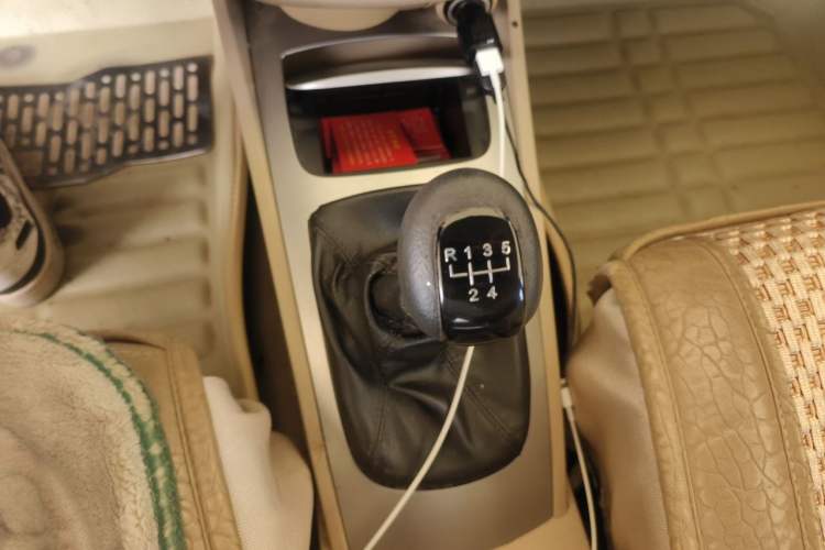 Used Buick Excelle 2013 1.5L Manual Classic Model Gear Lever