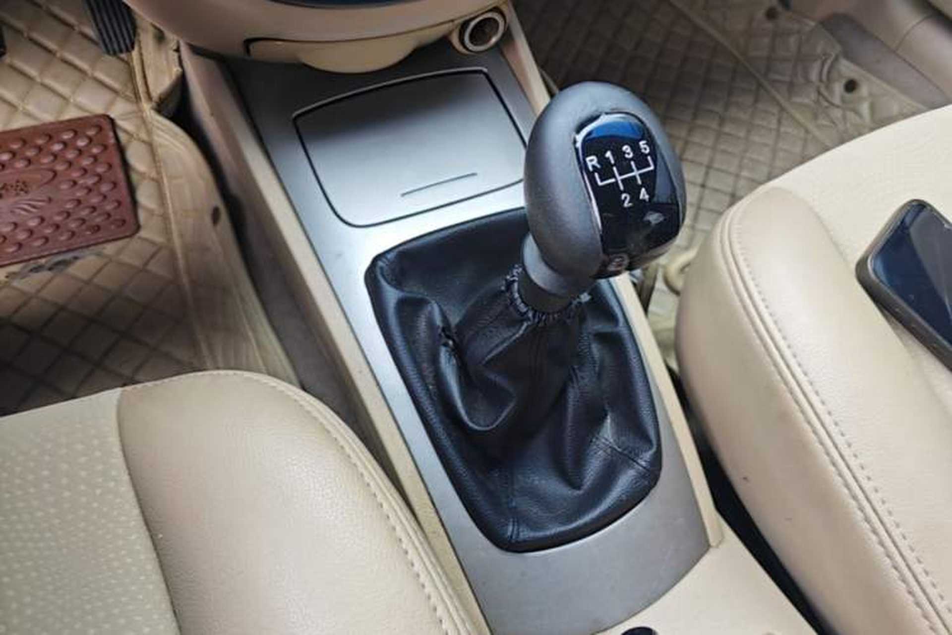 Used Buick Excelle 2013 1.5L Manual Classic Model Gear Lever