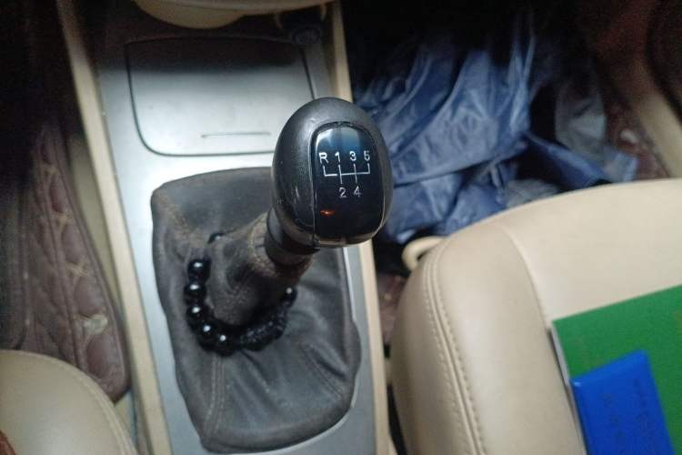 Used Buick Excelle 2013 1.5L Manual Classic Model Gear Lever