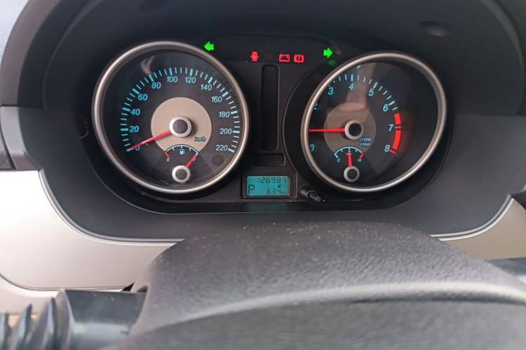Used Buick Excelle 2013 1.5L Automatic Classic Model Odometer Close Up