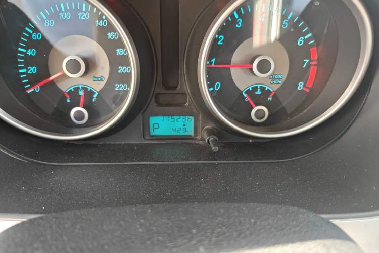Used Buick Excelle 2013 1.5L Automatic Classic Model Odometer Close Up