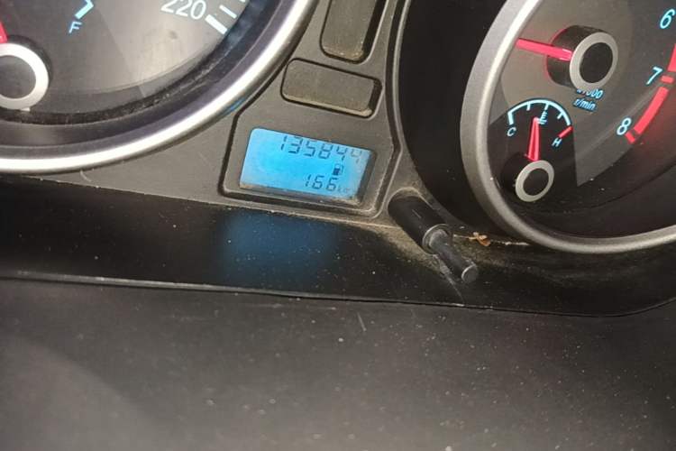 Used Buick Excelle 2013 1.5L Manual Classic Model Odometer Close Up