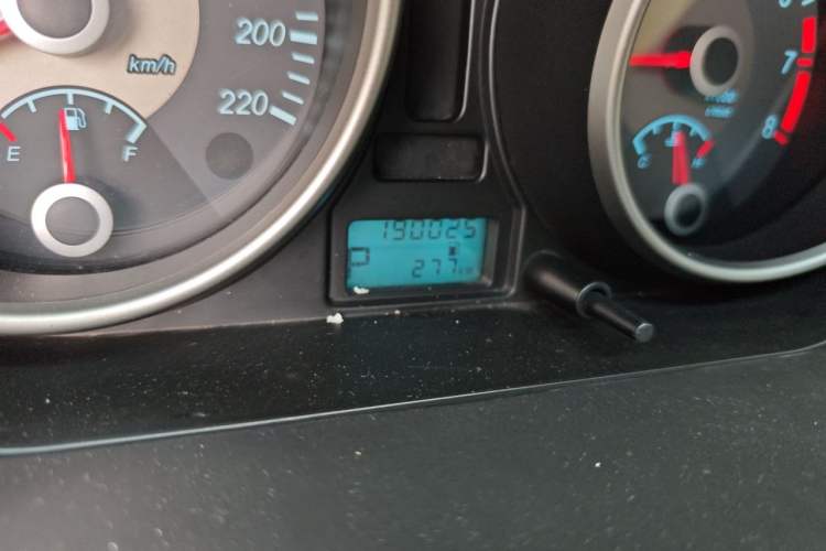 Used Buick Excelle 2013 1.5L Automatic Classic Model Odometer Close Up