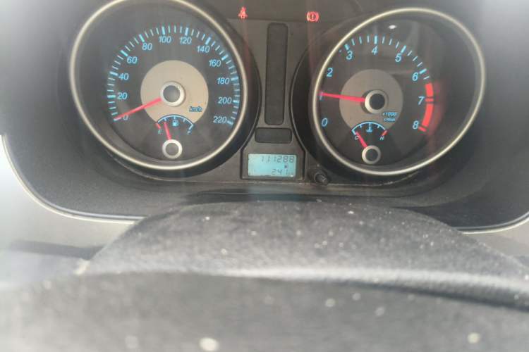 Used Buick Excelle 2013 1.5L Manual Classic Model Odometer Close Up
