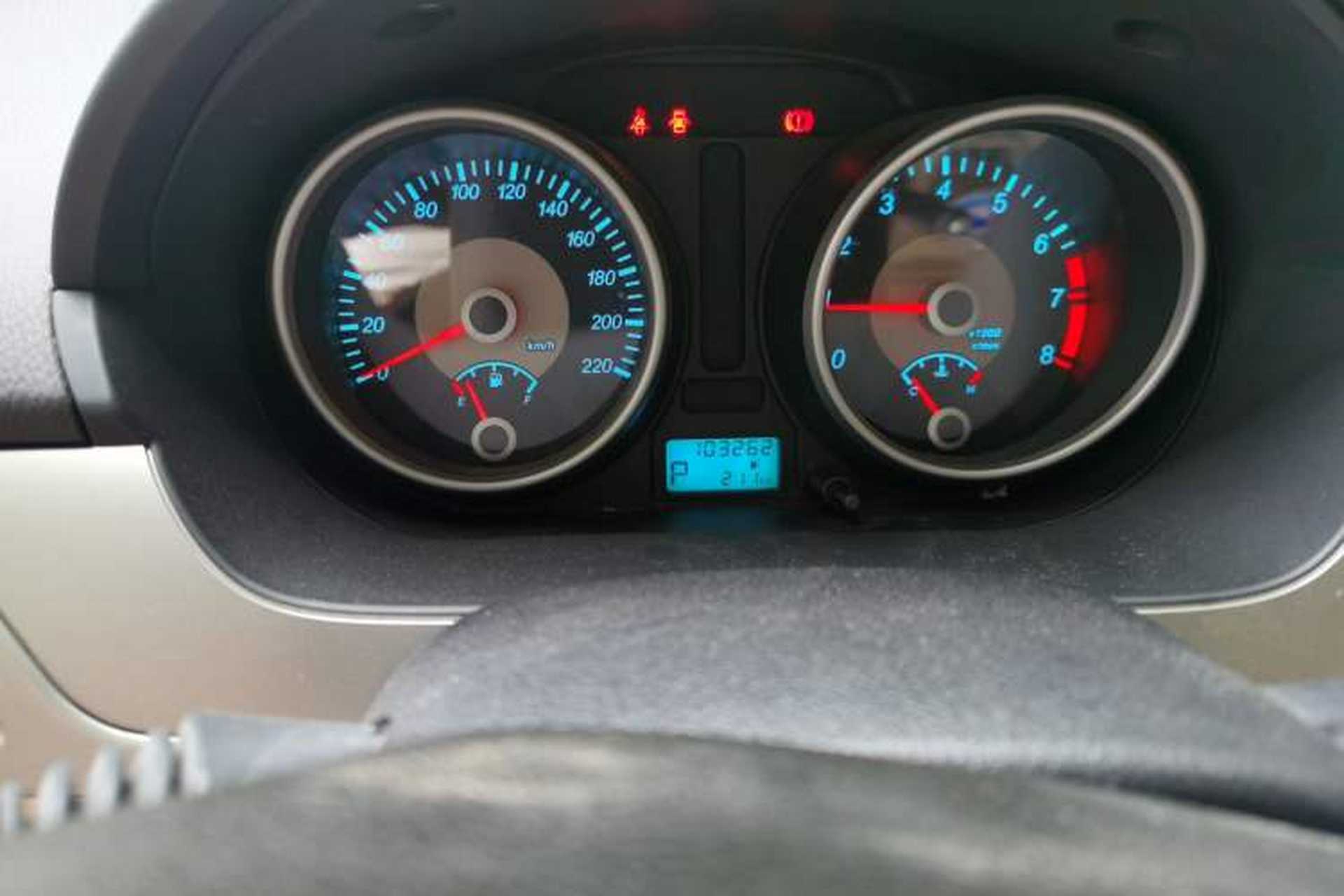 Used Buick Excelle 2013 1.5L Automatic Classic Model Odometer Close Up