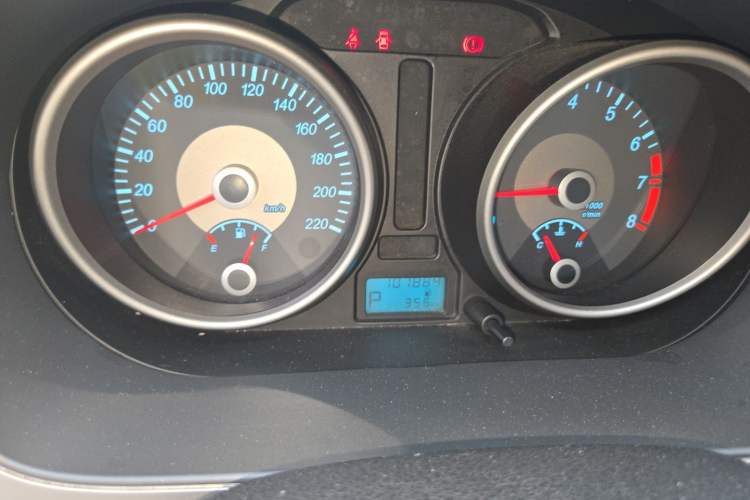 Used Buick Excelle 2013 1.5L Automatic Classic Model Odometer Close Up