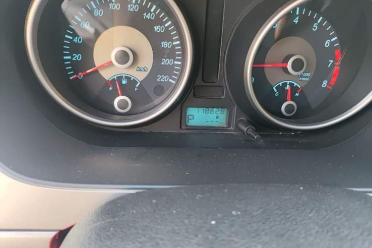Used Buick Excelle 2013 1.5L Automatic Classic Model Odometer Close Up