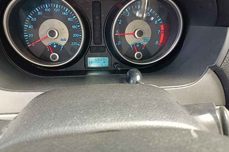 Used Buick Excelle 2013 1.5L Automatic Classic Model Odometer Close Up
