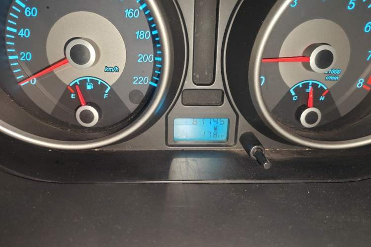 Used Buick Excelle 2013 1.5L Manual Luxury Model Odometer Close Up