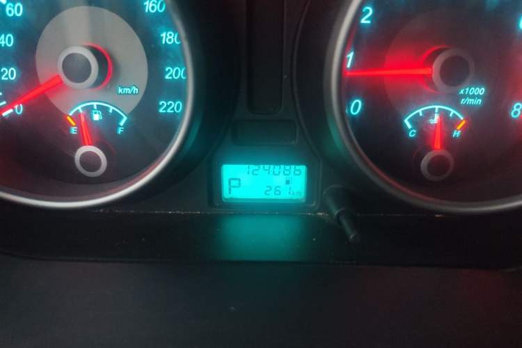 Used Buick Excelle 2013 1.5L Automatic Classic Model Odometer Close Up