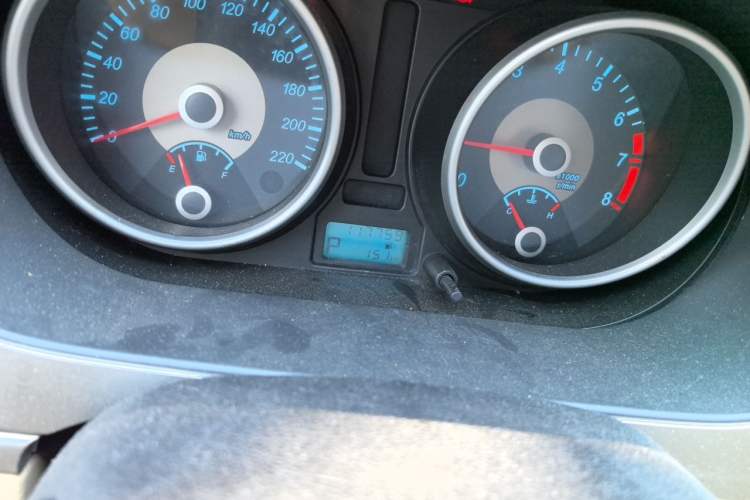 Used Buick Excelle 2013 1.5L Automatic Classic Model Odometer Close Up