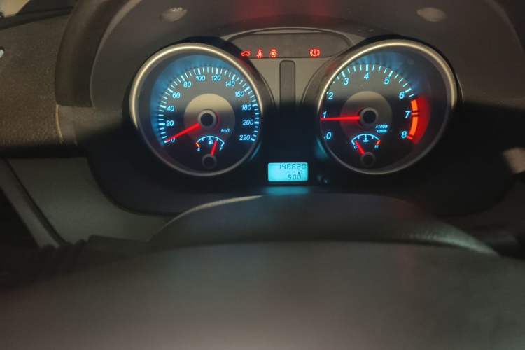 Used Buick Excelle 2013 1.5L Manual Classic Model Odometer Close Up