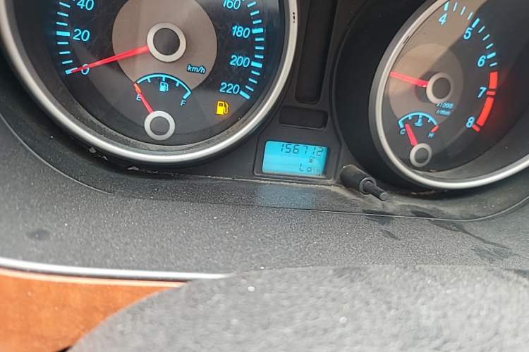 Used Buick Excelle 2013 1.5L Manual Classic Model Odometer Close Up