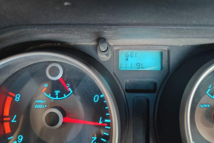 Used Buick Excelle 2013 1.5L Manual Classic Model Odometer Close Up