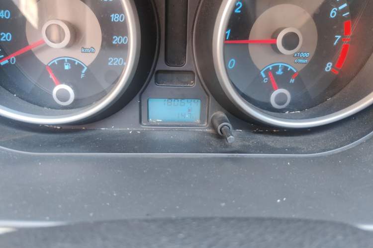 Used Buick Excelle 2013 1.5L Manual Classic Model Odometer Close Up