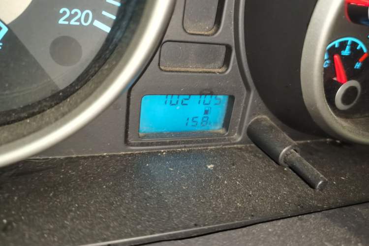 Used Buick Excelle 2013 1.5L Manual Classic Model Odometer Close Up
