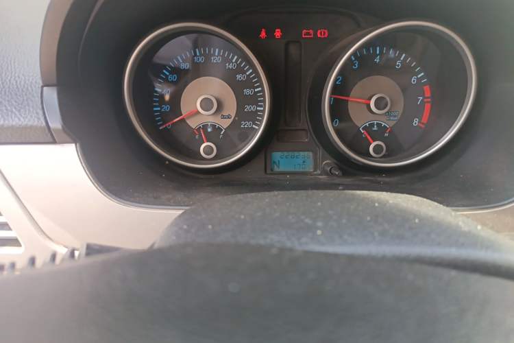 Used Buick Excelle 2013 1.5L Automatic Classic Model Odometer Close Up