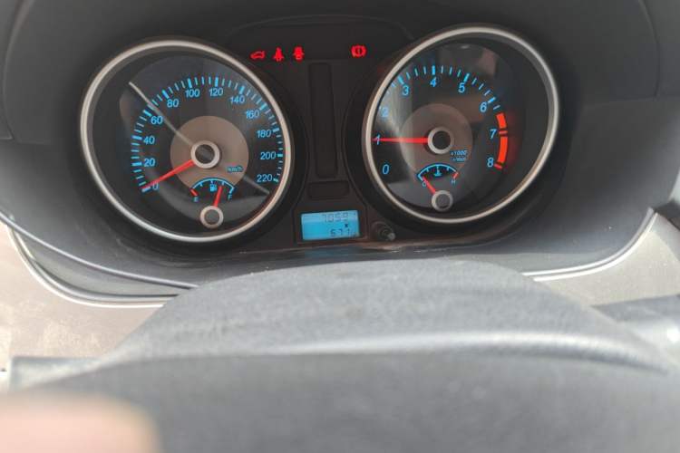 Used Buick Excelle 2013 1.5L Manual Classic Model Odometer Close Up