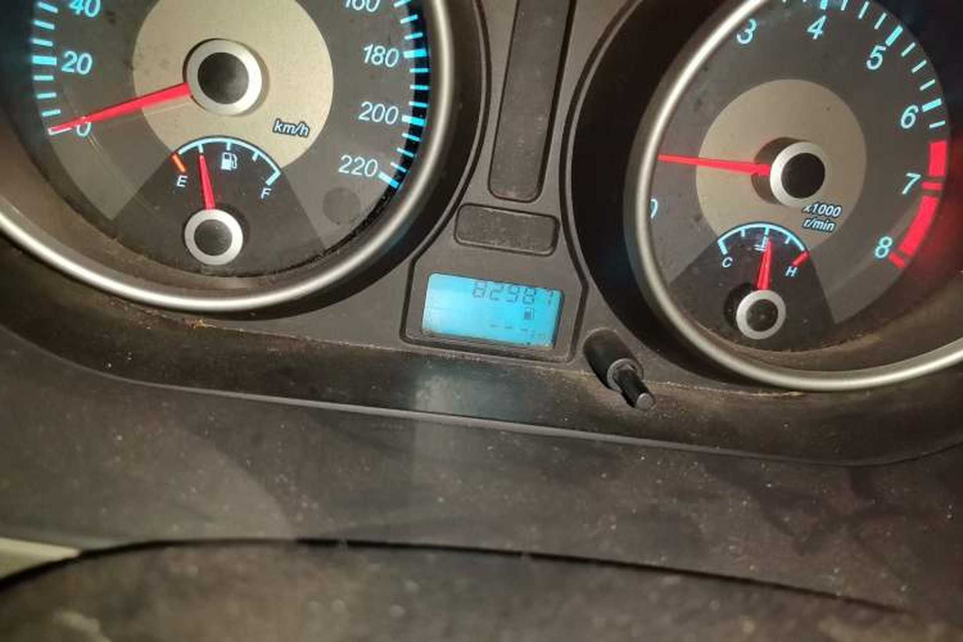 Used Buick Excelle 2013 1.5L Manual Classic Model Odometer Close Up