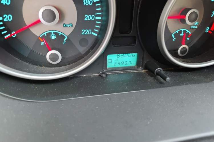 Used Buick Excelle 2013 1.5L Automatic Classic Model Odometer Close Up
