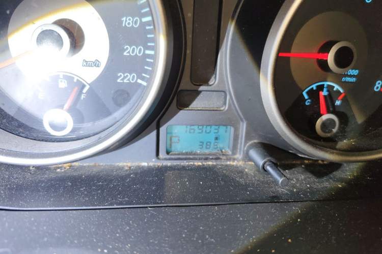 Used Buick Excelle 2013 1.5L Automatic Classic Model Odometer Close Up
