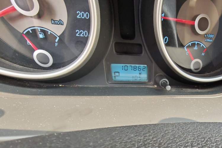 Used Buick Excelle 2013 1.5L Automatic Classic Model Odometer Close Up