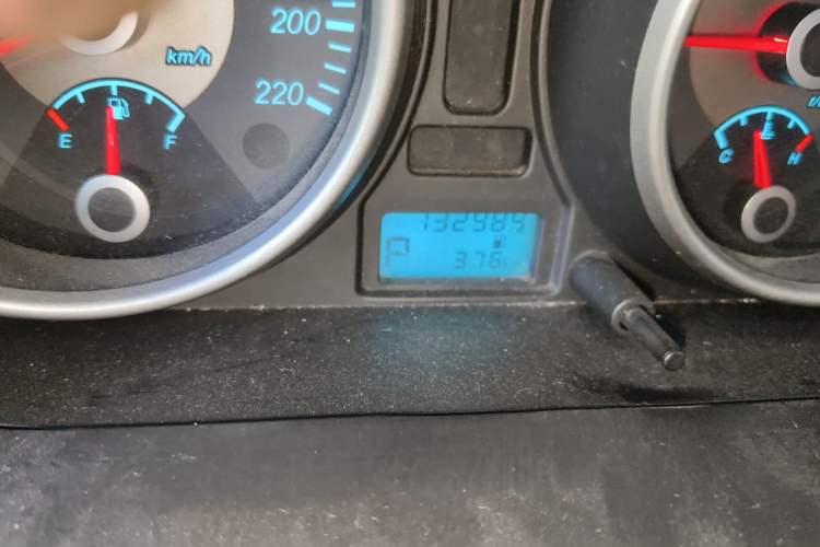 Used Buick Excelle 2013 1.5L Automatic Classic Model Odometer Close Up