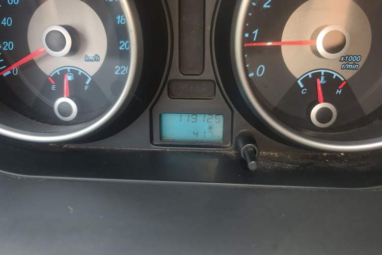 Used Buick Excelle 2013 1.5L Manual Luxury Model Odometer Close Up