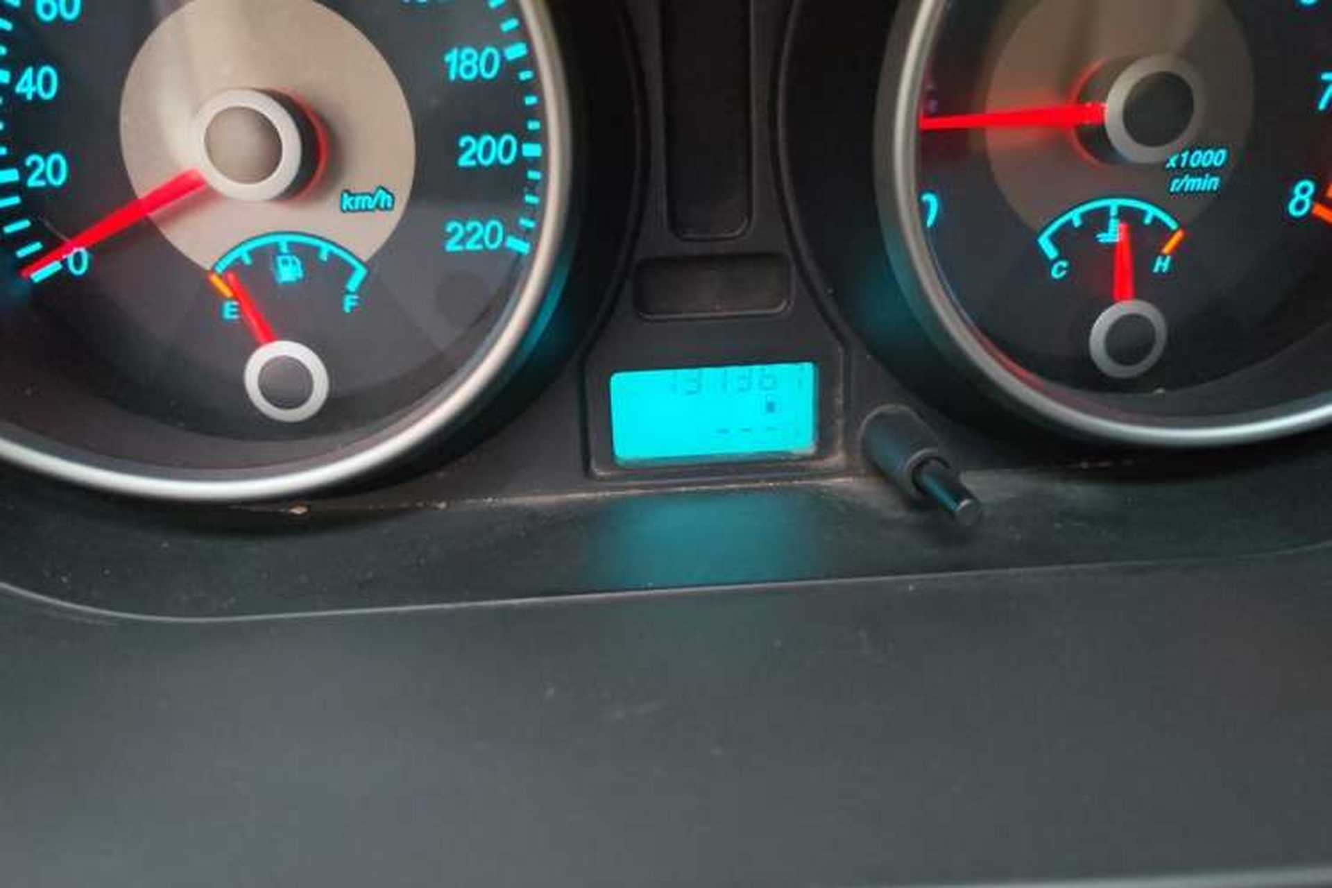 Used Buick Excelle 2013 1.5L Manual Classic Model Odometer Close Up