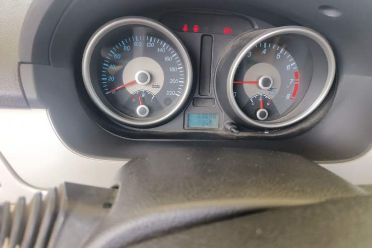 Used Buick Excelle 2013 1.5L Manual Classic Model Odometer Close Up