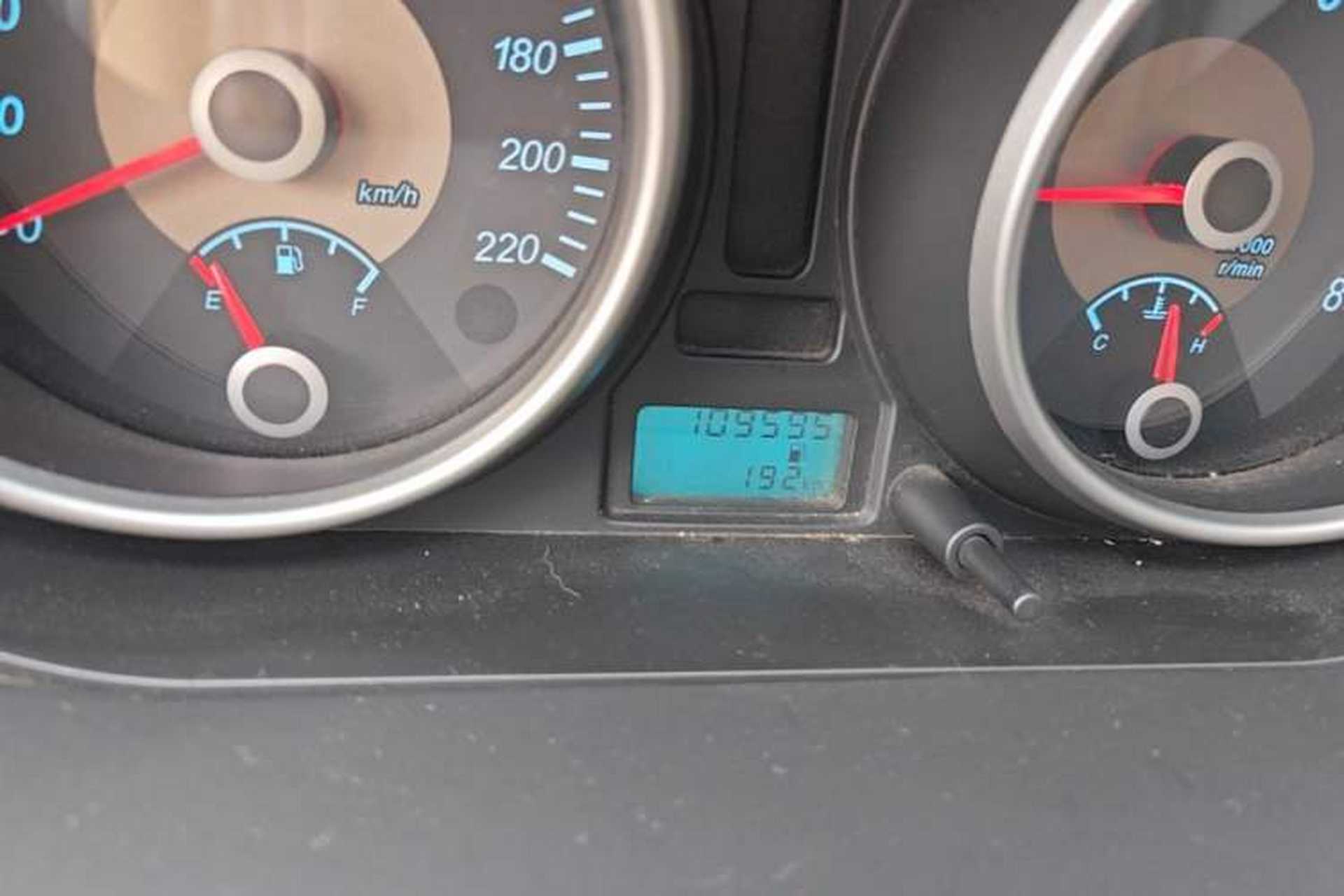 Used Buick Excelle 2013 1.5L Manual Classic Model Odometer Close Up