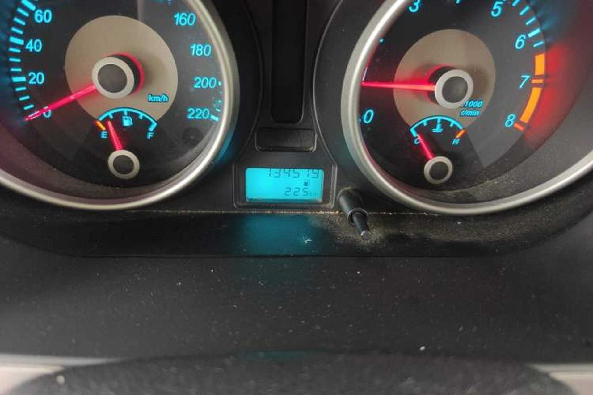 Used Buick Excelle 2013 1.5L Manual Classic Model Odometer Close Up