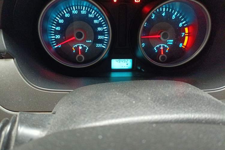 Used Buick Excelle 2013 1.5L Manual Classic Model Odometer Close Up