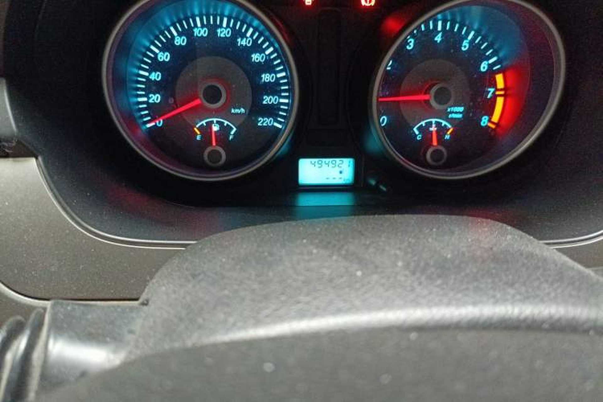 Used Buick Excelle 2013 1.5L Manual Classic Model Odometer Close Up