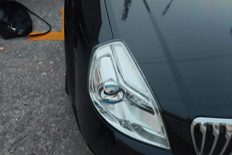 Used Buick Excelle 2013 1.5L Manual Luxury Model Right Front Headlight