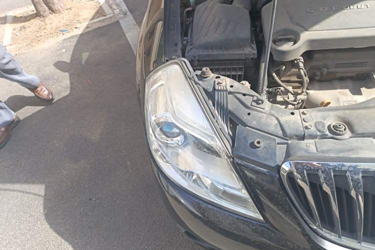 Used Buick Excelle 2013 1.5L Automatic Classic Model Right Front Headlight
